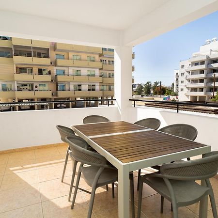 Olivia Mackenzie 2 Bedroom Flat With Pool Larnaca Bagian luar foto