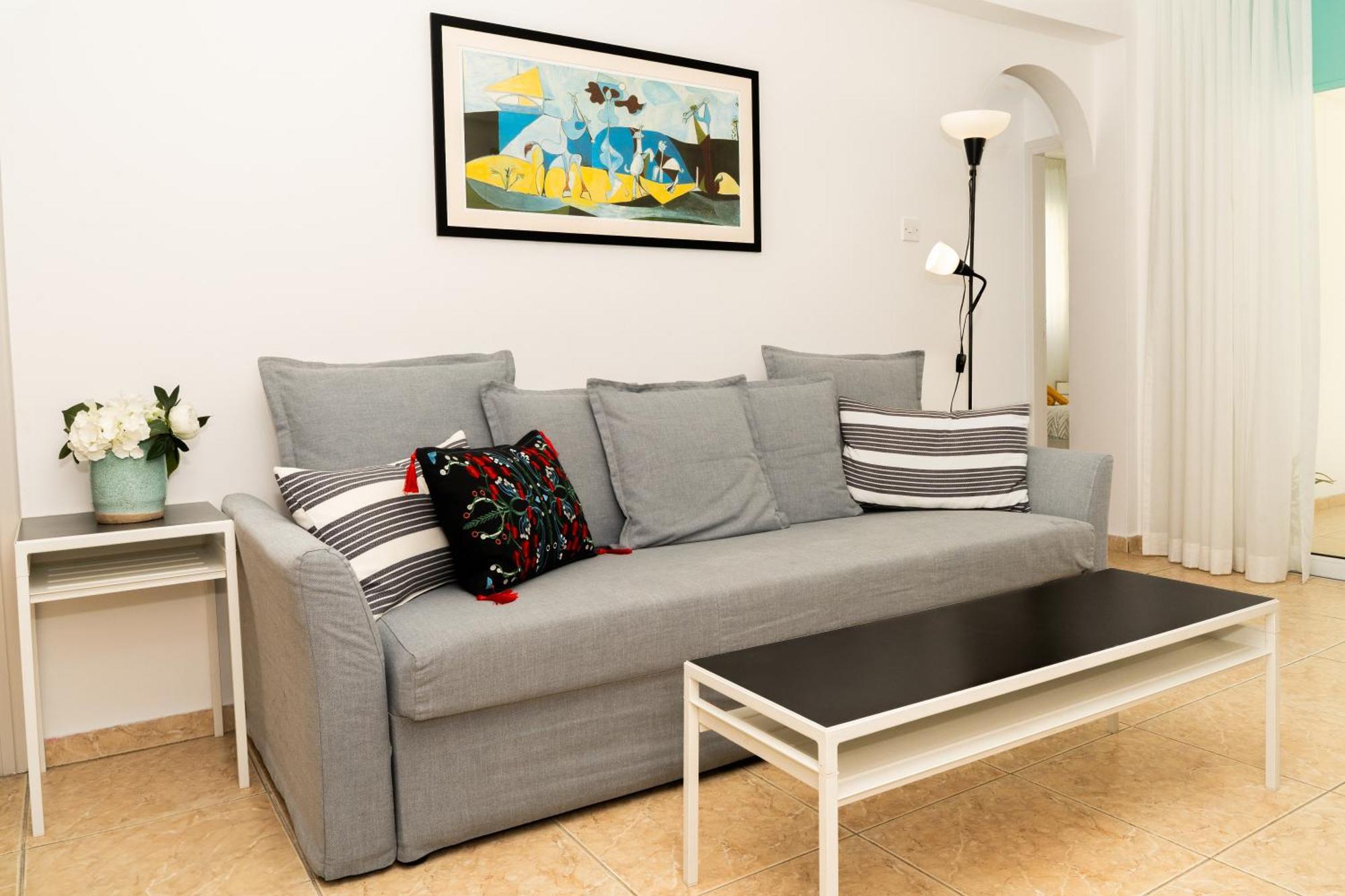 Olivia Mackenzie 2 Bedroom Flat With Pool Larnaca Bagian luar foto