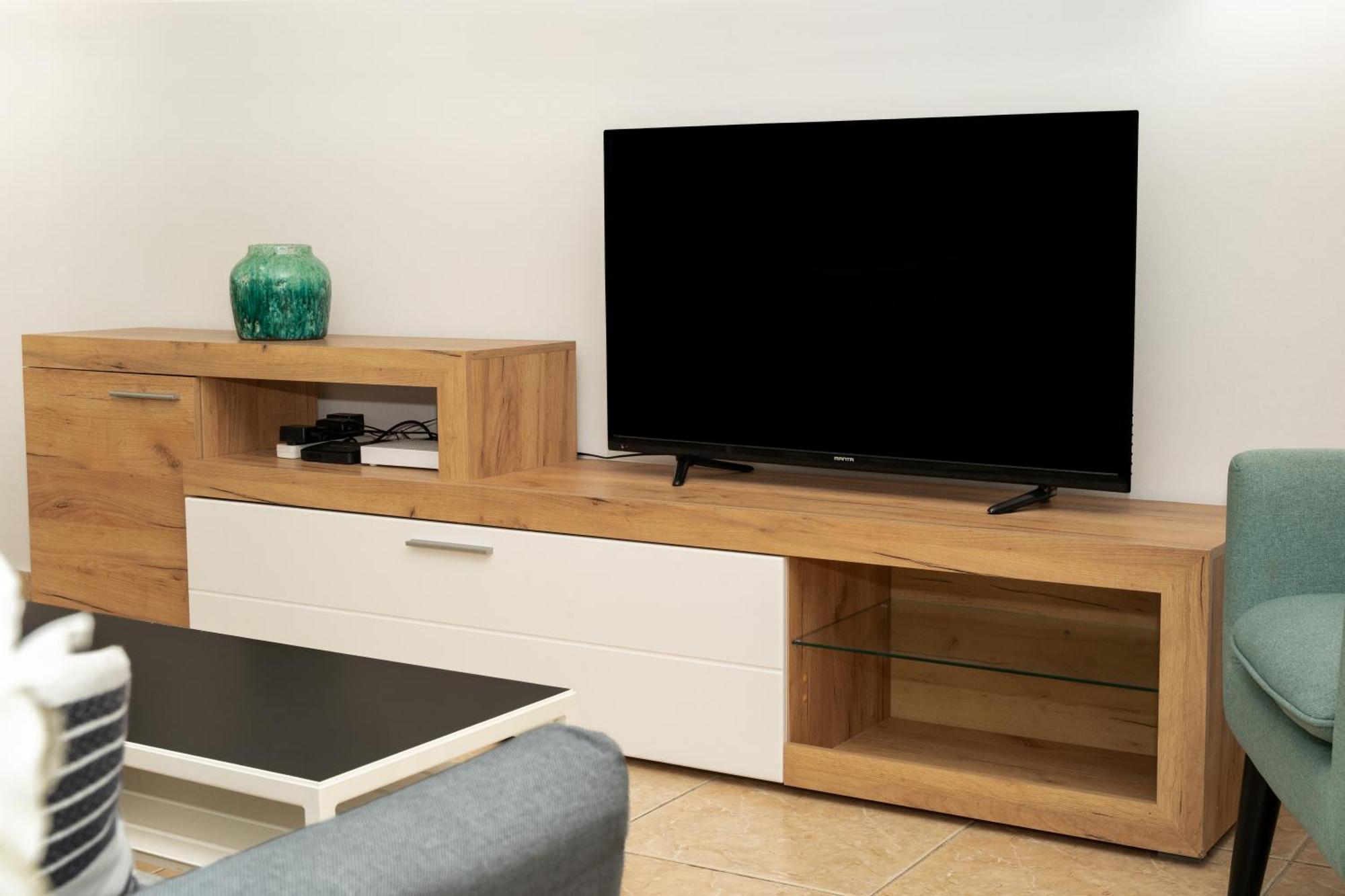Olivia Mackenzie 2 Bedroom Flat With Pool Larnaca Bagian luar foto