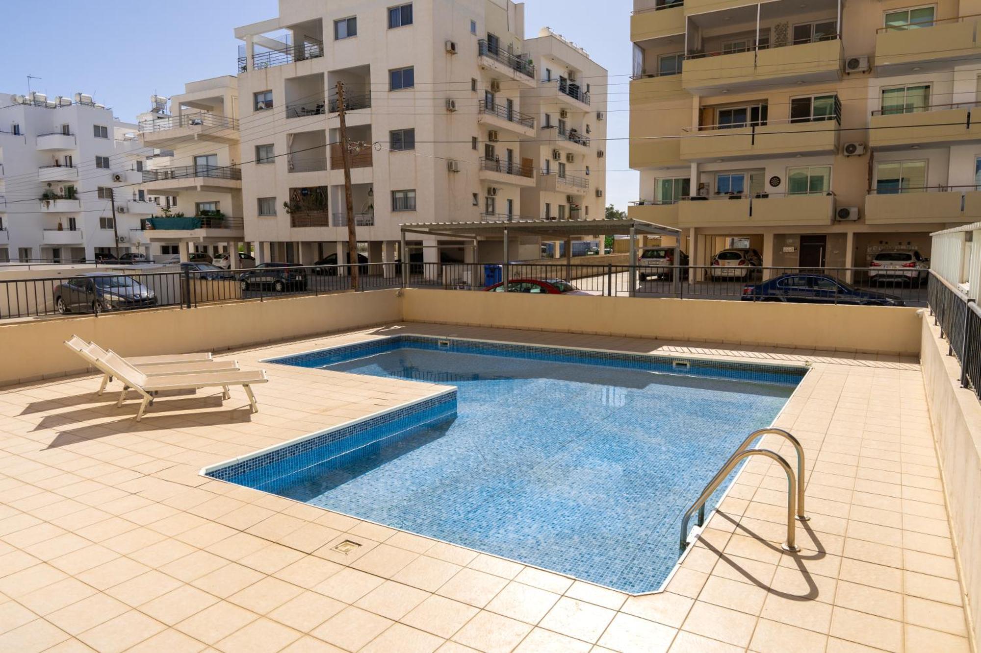 Olivia Mackenzie 2 Bedroom Flat With Pool Larnaca Bagian luar foto
