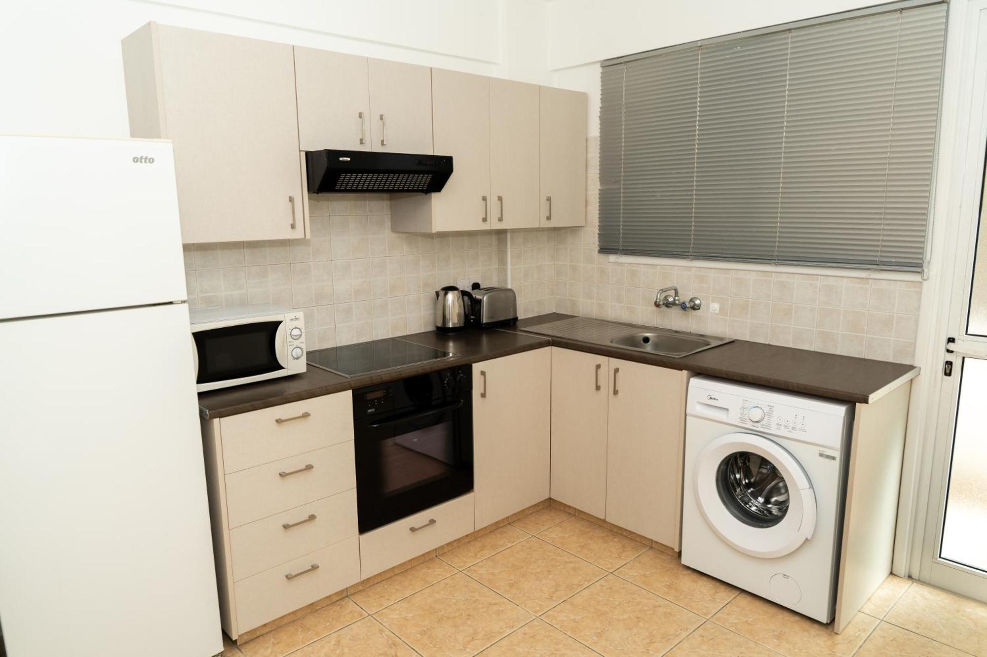Olivia Mackenzie 2 Bedroom Flat With Pool Larnaca Bagian luar foto